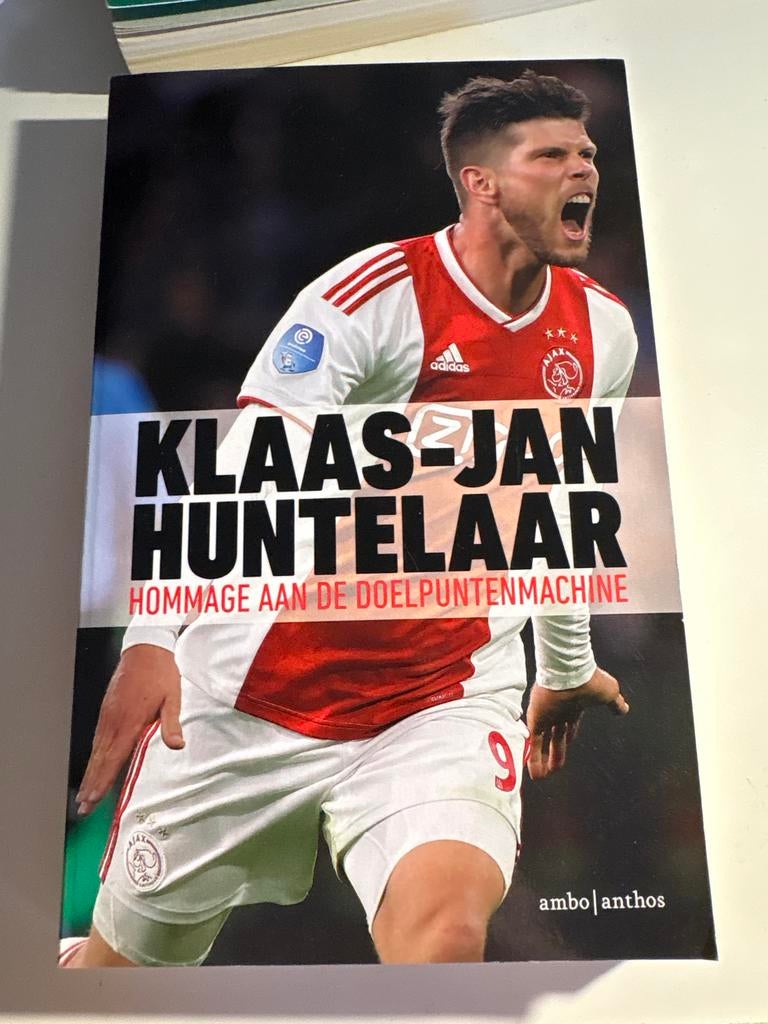 Boek: Klaas-Jan Huntelaar - Hommage aan de doelpuntenmachine, Ophalen of Verzenden, Zo goed als nieuw, Balsport