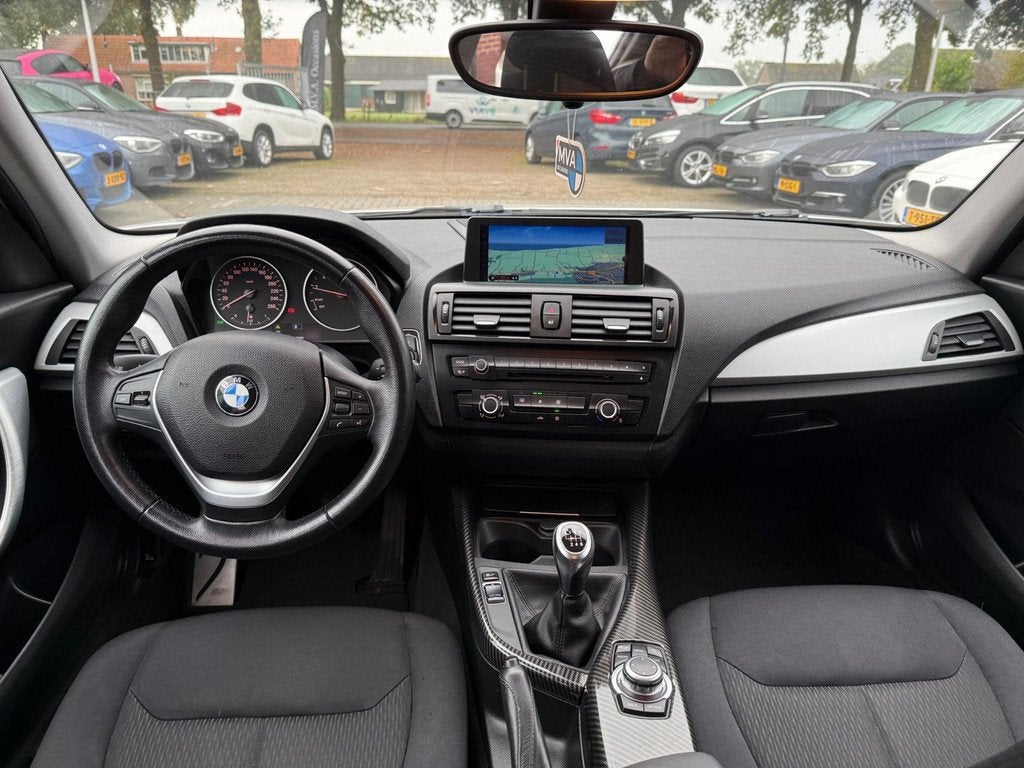 BMW 1-serie 116i Business|Nieuwe Ketting + Klepseals|Navigat, 1-Serie, Gebruikt, Zwart, 4 cilinders