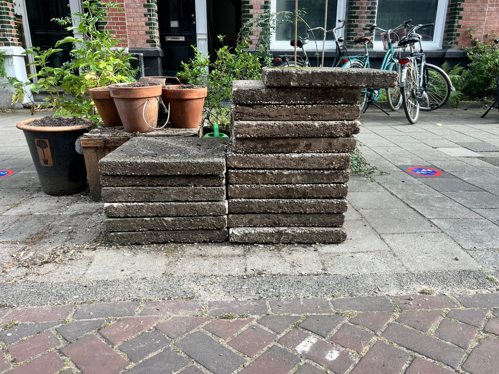 17 grindtegels. 50x50 cm . 5 cm dik, enkele stuks ook goed, Ophalen, Gebruikt, Beton, Terrastegels