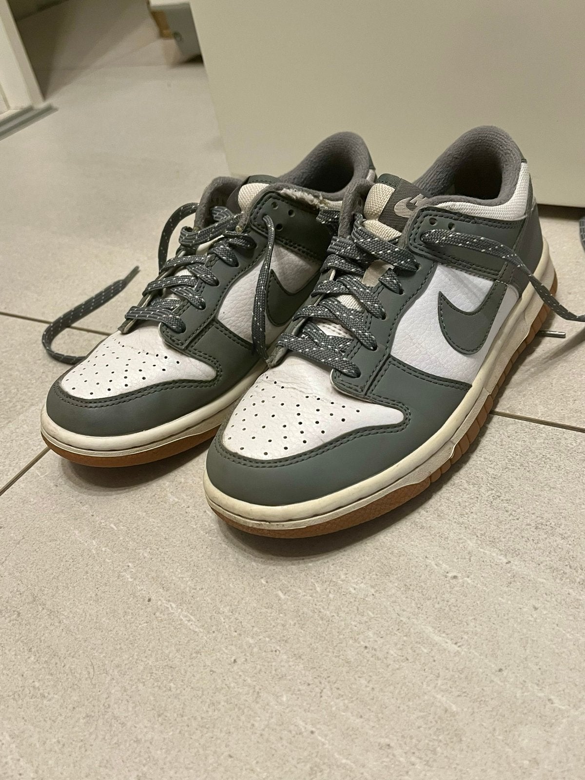 Nike Dunk Low Sneakers - Grijs/Wit, Ophalen, Gedragen, Grijs, Sneakers of Gympen
