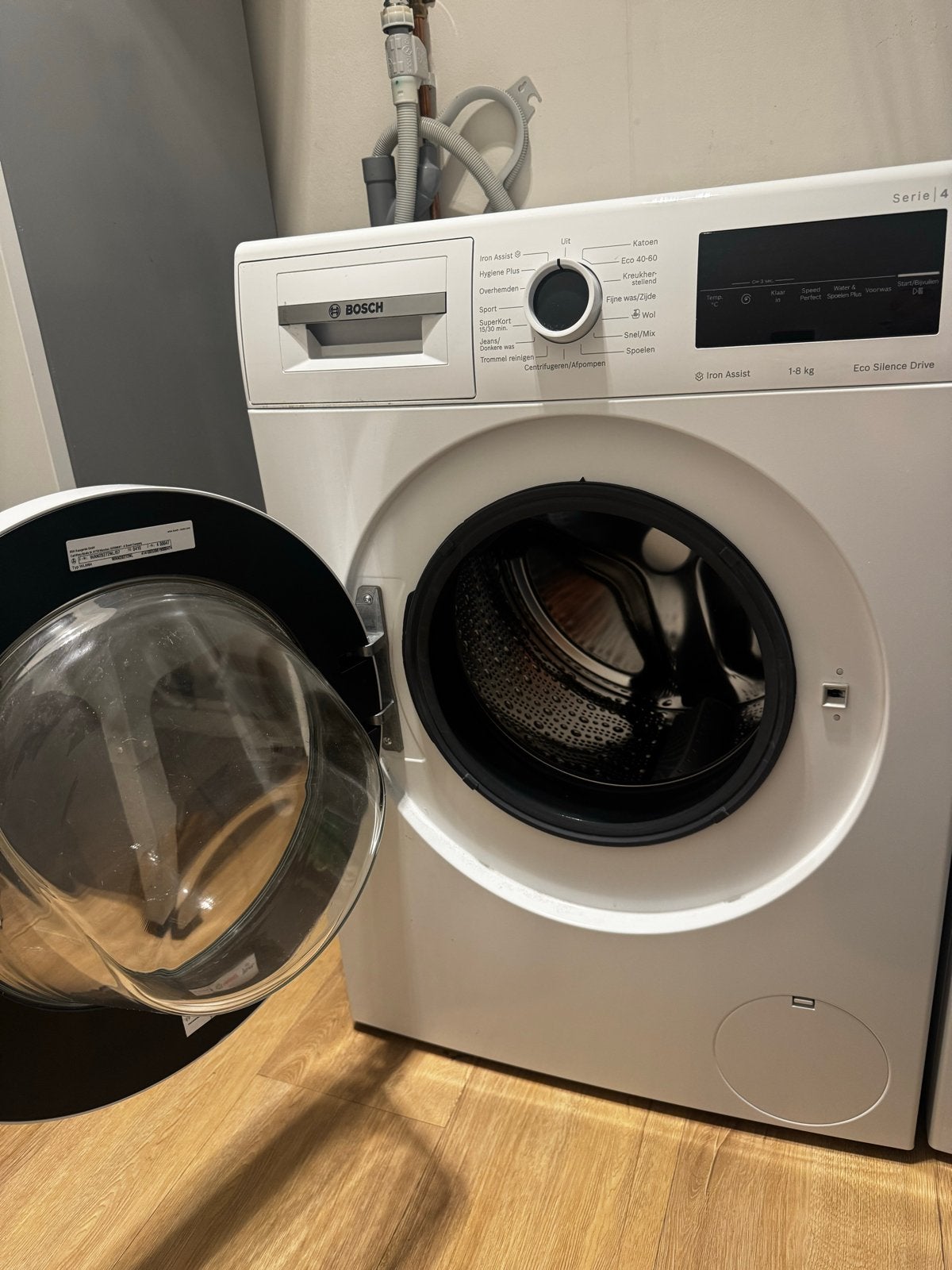 Bosch wasmachine en droger - 2 jaar oud, z.g.a.n., Ophalen, 1200 tot 1600 toeren, 8 tot 10 kg, Zo goed als nieuw