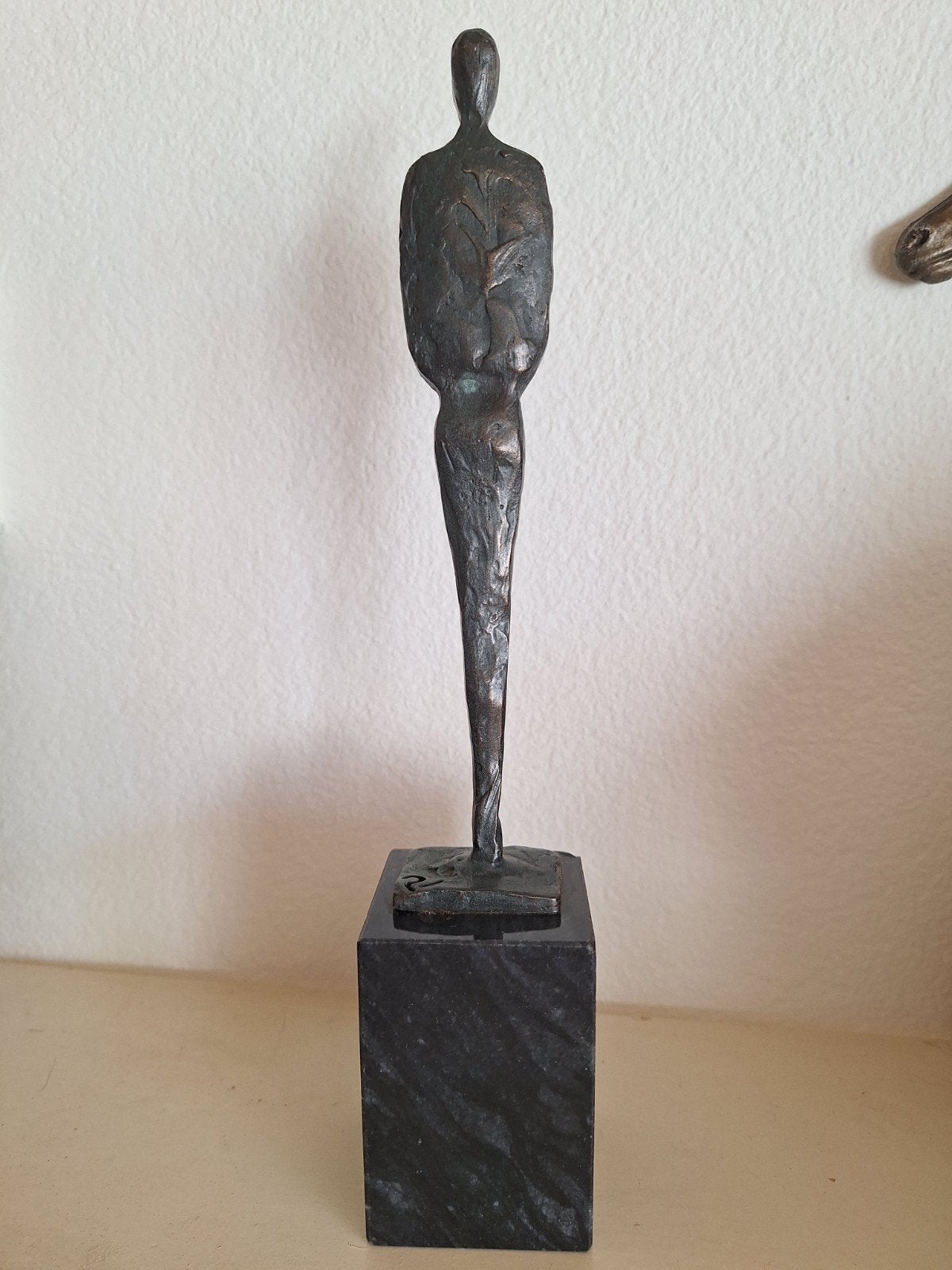 Gesigneerd bronzen figuur - 27 cm hoog, Ophalen of Verzenden