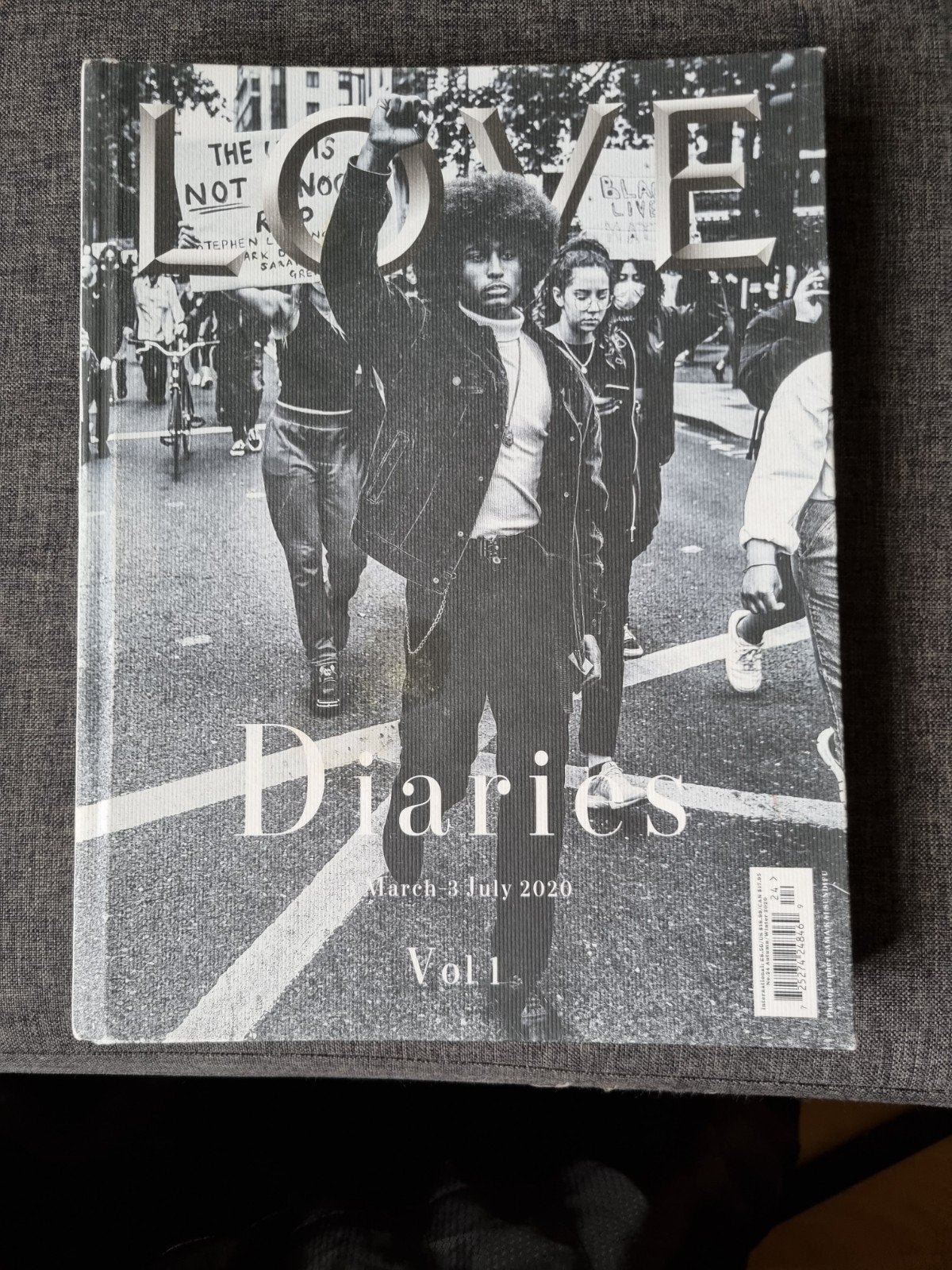 Love fashion magazine Diaries vol 1. BLM USA fotos 2020, Boeken, Tijdschriften en Kranten, Ophalen, Gelezen