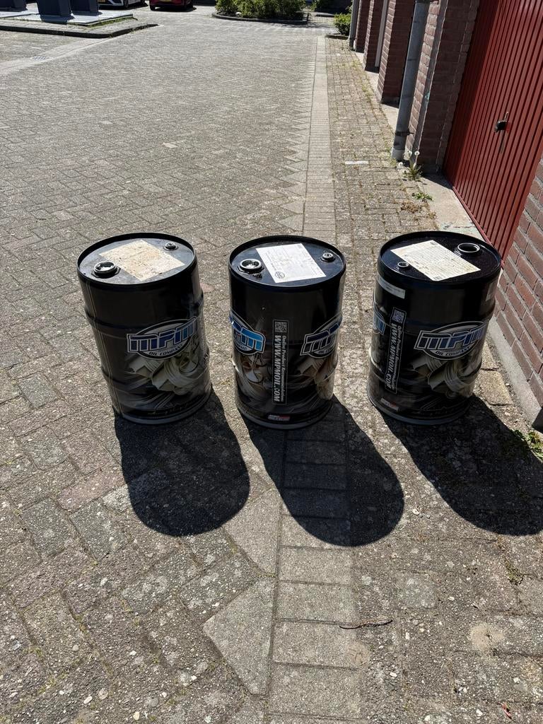 3 lege olievaten van 60L - MPM Oil Company, Auto diversen, Onderhoudsmiddelen, Ophalen of Verzenden
