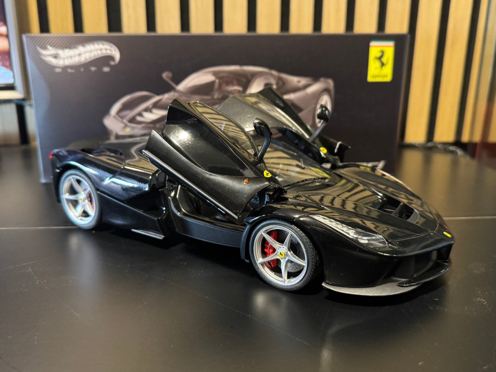 Ferrari LaFerrari Zwart Hot Wheels Elite 1:18, Hobby en Vrije tijd, Ophalen of Verzenden, Zo goed als nieuw, Auto, Hot Wheels