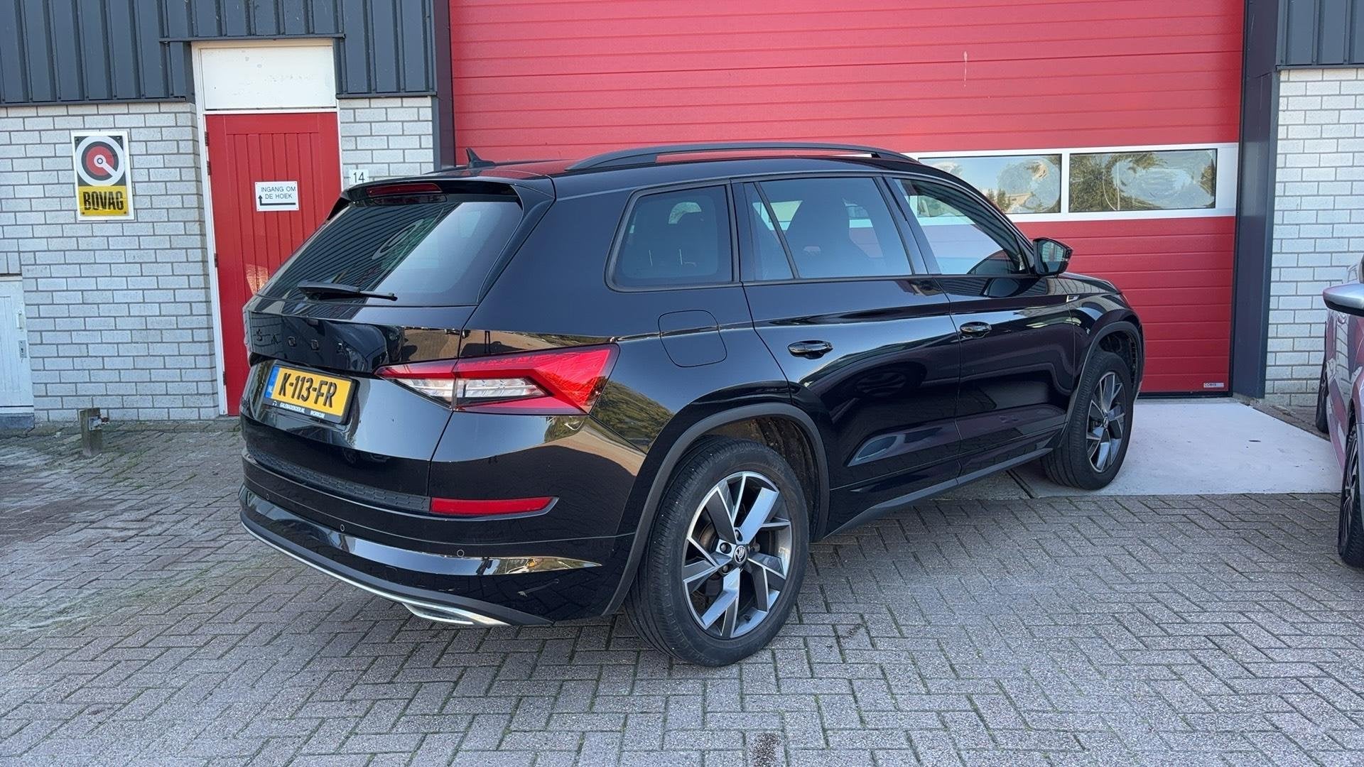 Skoda Kodiaq 1.5 TSI Sportline Business 7p AUTOMAAT / CAMERA, Auto's, 4 cilinders, 150 pk, Zwart, Bedrijf