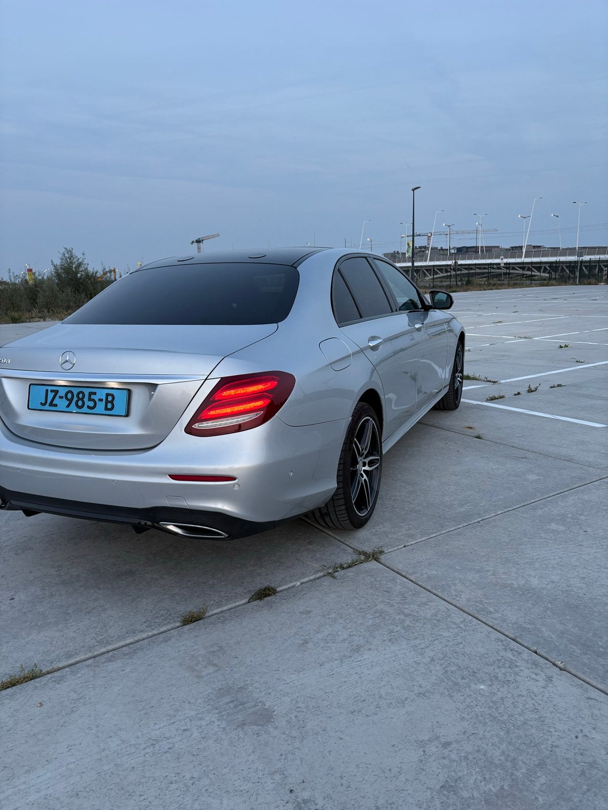 Mercedes-Benz E-Klasse 2.0 E220 D Sedan AUT 2016 Grijs, Auto's, Automaat, Achterwielaandrijving, 194 pk, 4 cilinders