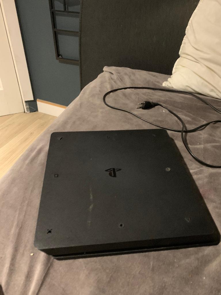 Ps4 en tv, Spelcomputers en Games, Spelcomputers | Sony PlayStation 4, Ophalen, 500 GB, Zo goed als nieuw, Met 1 controller