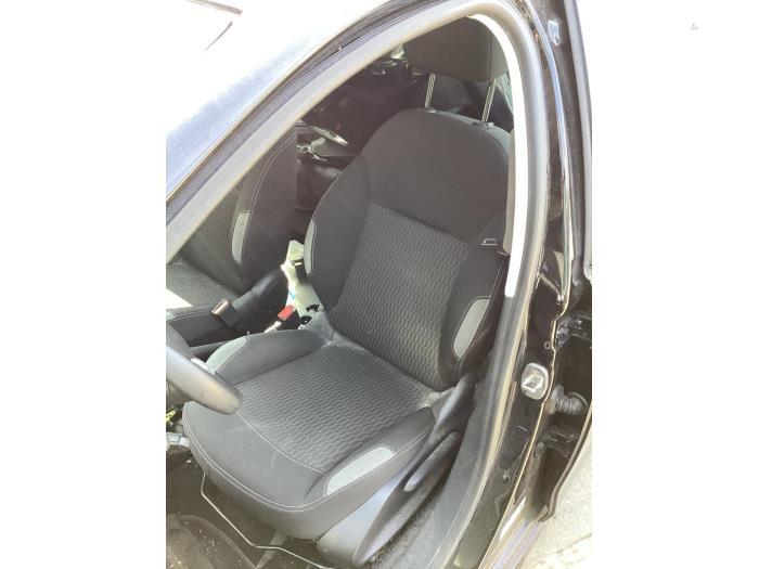 Stoel links van een Peugeot 208, Auto-onderdelen, Interieur en Bekleding, Gebruikt, -, -, Ophalen of Verzenden