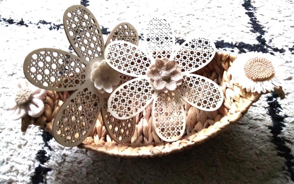 Unieke boho bloemen schaal mandje + 2 houten wandhangers, Huis en Inrichting, Woonaccessoires | Schalen en Manden, Ophalen, Overige materialen