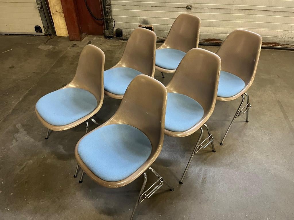 Set van 6 Vintage Eames Fiberglass Side stacking 175 euro ps, Huis en Inrichting, Stoelen, Ophalen, Gebruikt, Bruin, Vintage