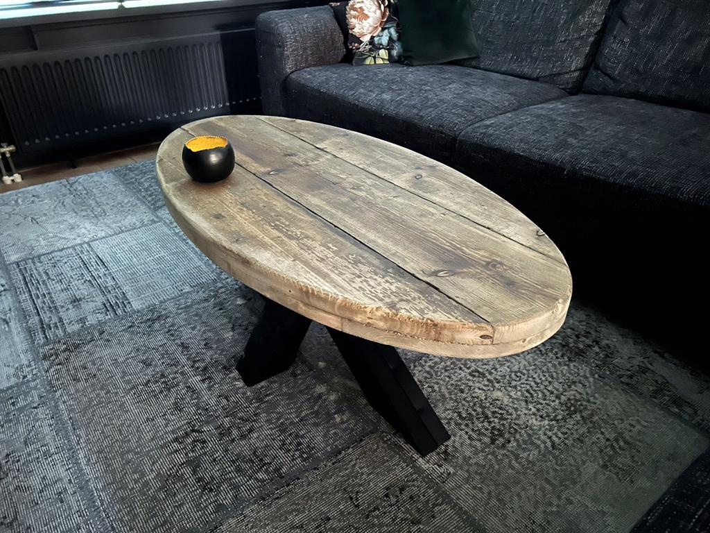 Foto 7 van Ronde eettafels van gebeitst steigerhout.