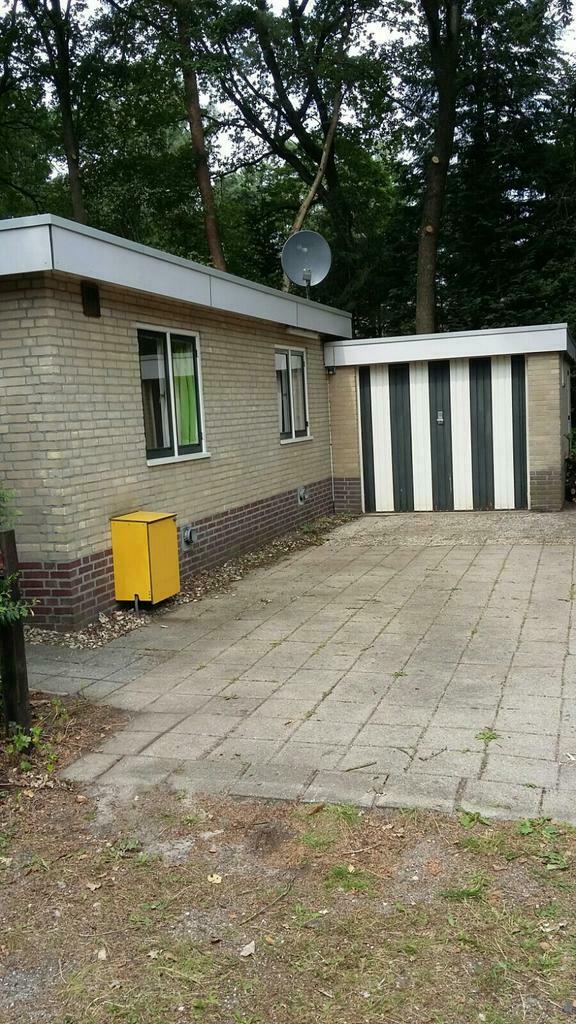 Te huur: mooie vakantie woning  circa  800 m2, In bos, Internet, 2 slaapkamers, Chalet, Bungalow of Caravan