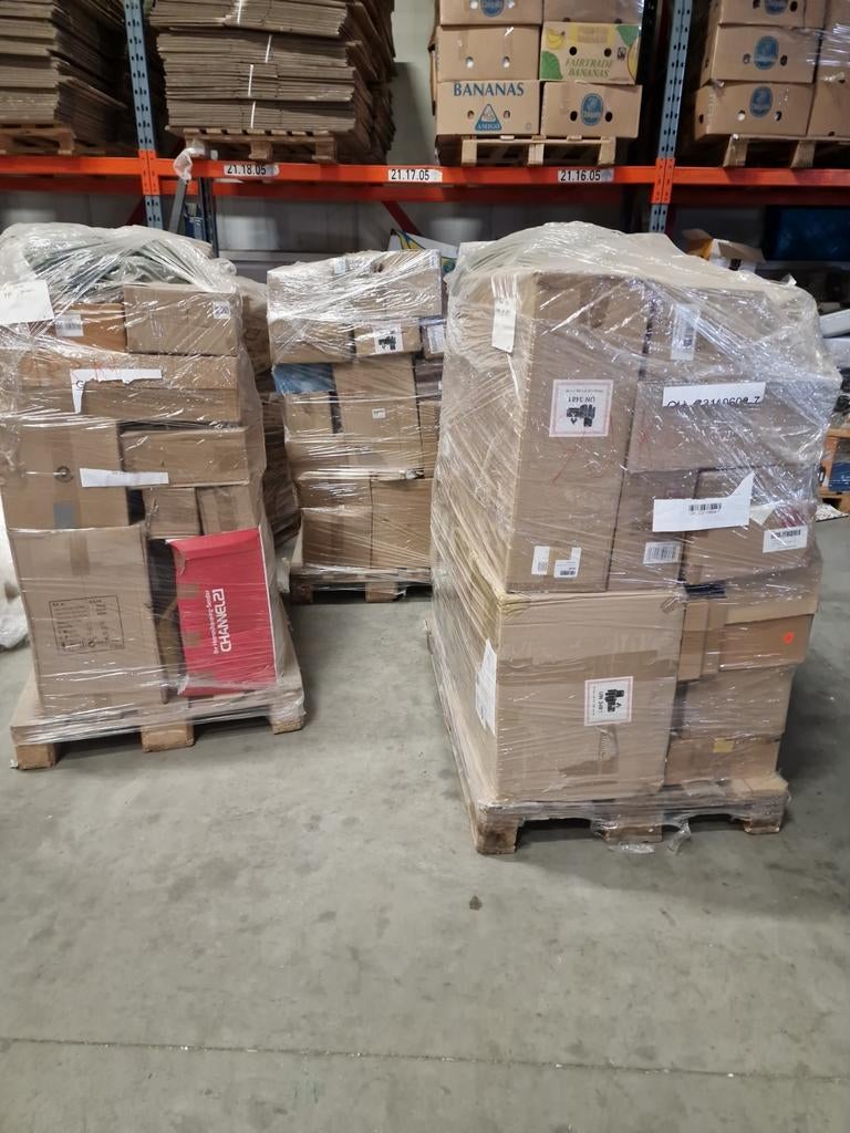 Pallets met diverse goederen, Ophalen of Verzenden