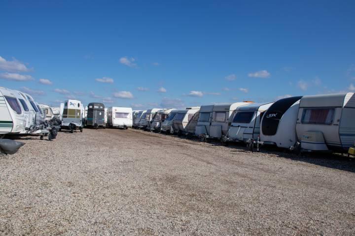 Stalling voor Caravan, Camper, Auto  Aanhanger, Opslag