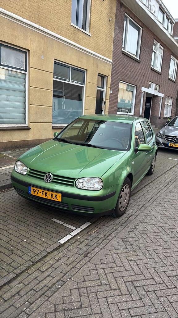 Volkswagen Golf 1.6 74KW 2000 Groen, Auto's, 4 cilinders, 100 pk, 49 €/maand, Handgeschakeld