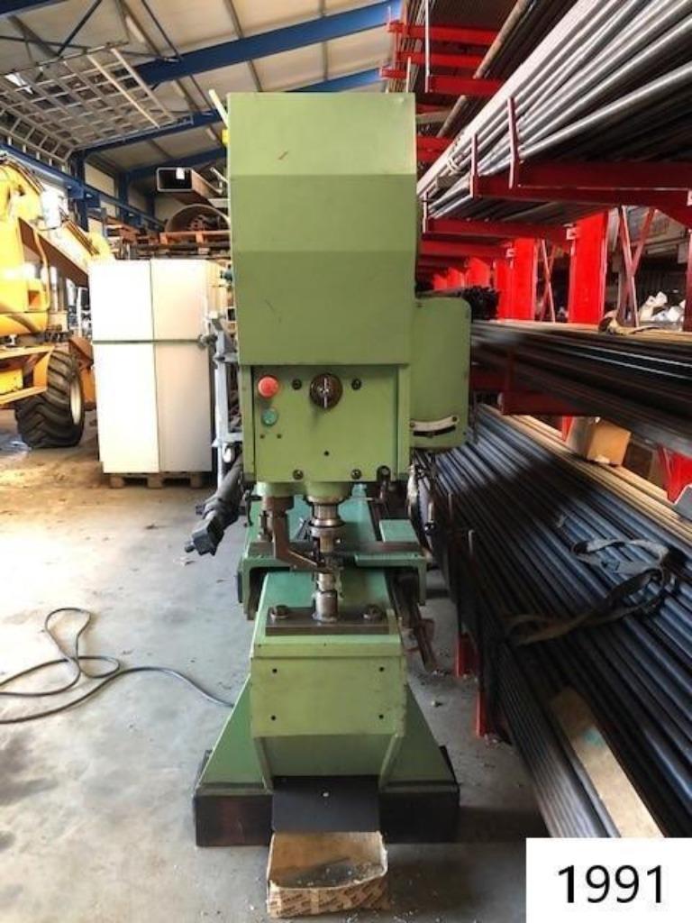 2111. Ponsmachine / pers / Knabbelschaar / Pels, Ophalen, Gebruikt