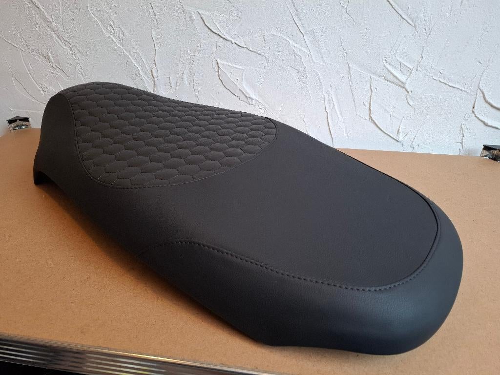 Zadel voor SYM Fiddle 3 - maatwerk buddydek, Sanyang Motor Co.Ltd Group, Ophalen of Verzenden, Zo goed als nieuw, Nb