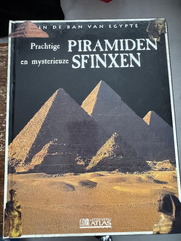 Piramiden en sfinxen, Boeken, Ophalen of Verzenden, 14e eeuw of eerder, Zo goed als nieuw, Europa