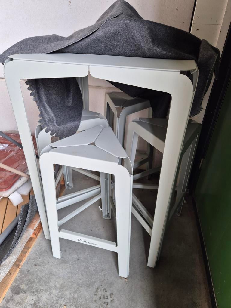 Nieuwe Weltevree bartafel 4 krukken  bended licht grijs, Ophalen, Nieuw, Rechthoekig, Aluminium