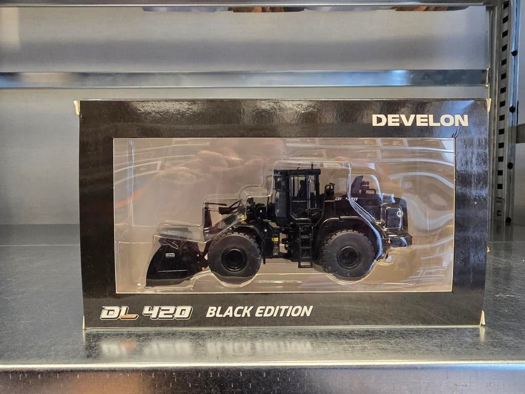 IMC Models, Develon DL 420 Black editie., Hobby en Vrije tijd, Modelauto's | 1:50, Nieuw, Hijskraan, Tractor of Landbouw, Overige merken
