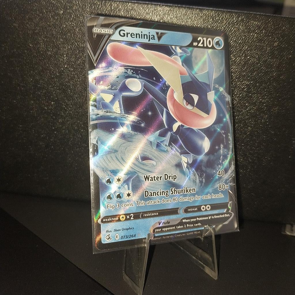 Greninja V (073/264) - Fusion Strike Pokémon Kaart, Ophalen of Verzenden, Pokemon, Pokemon, Pokemon