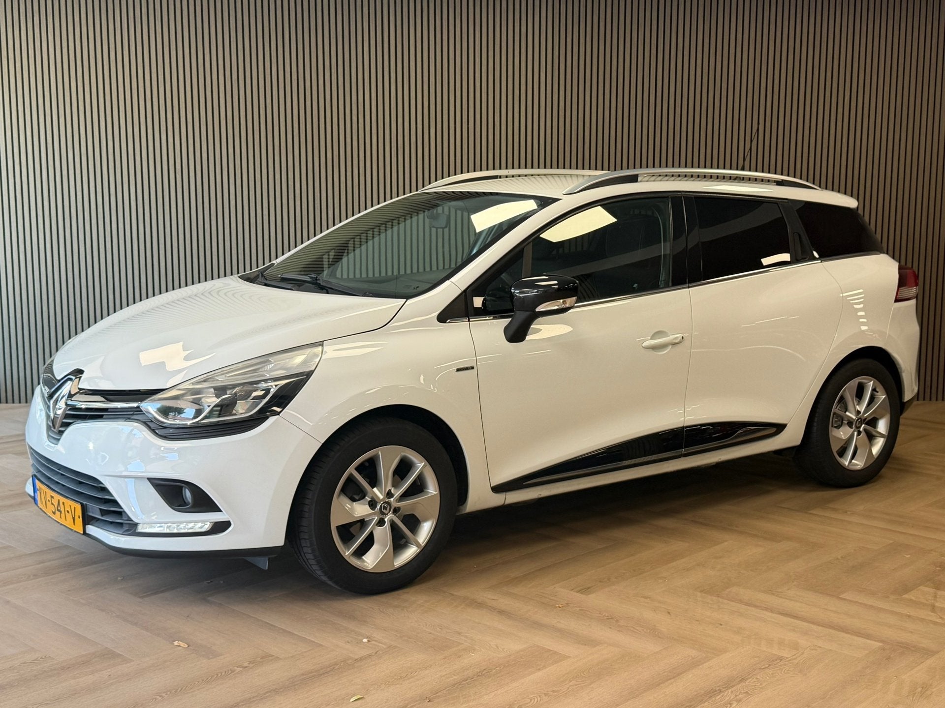 Renault Clio Estate 0.9 TCe Limited AIRCO NAVIGATIE PDC CRUI, 898 cc, Gebruikt, Euro 6, 580 kg