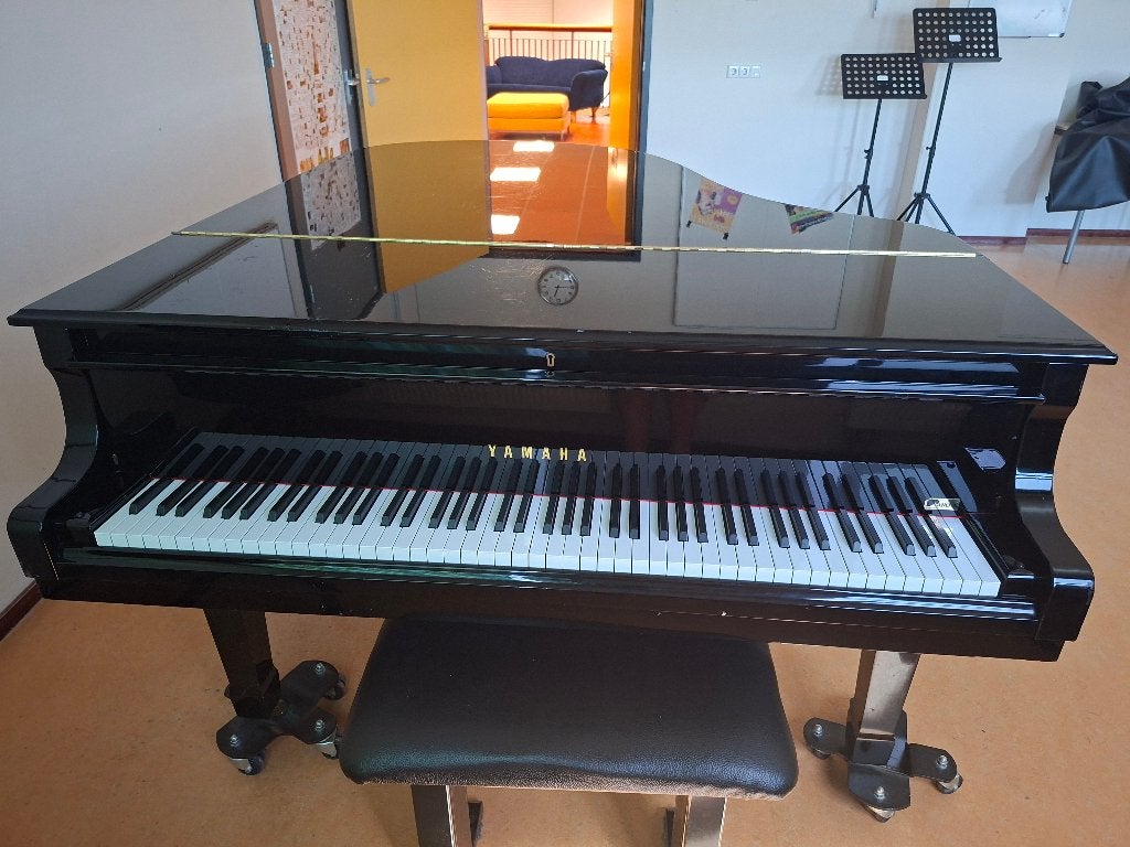 Yamaha Vleugel C3 uit 1975, serienummer d3130223, Ophalen, Gebruikt, Zwart, Hoogglans