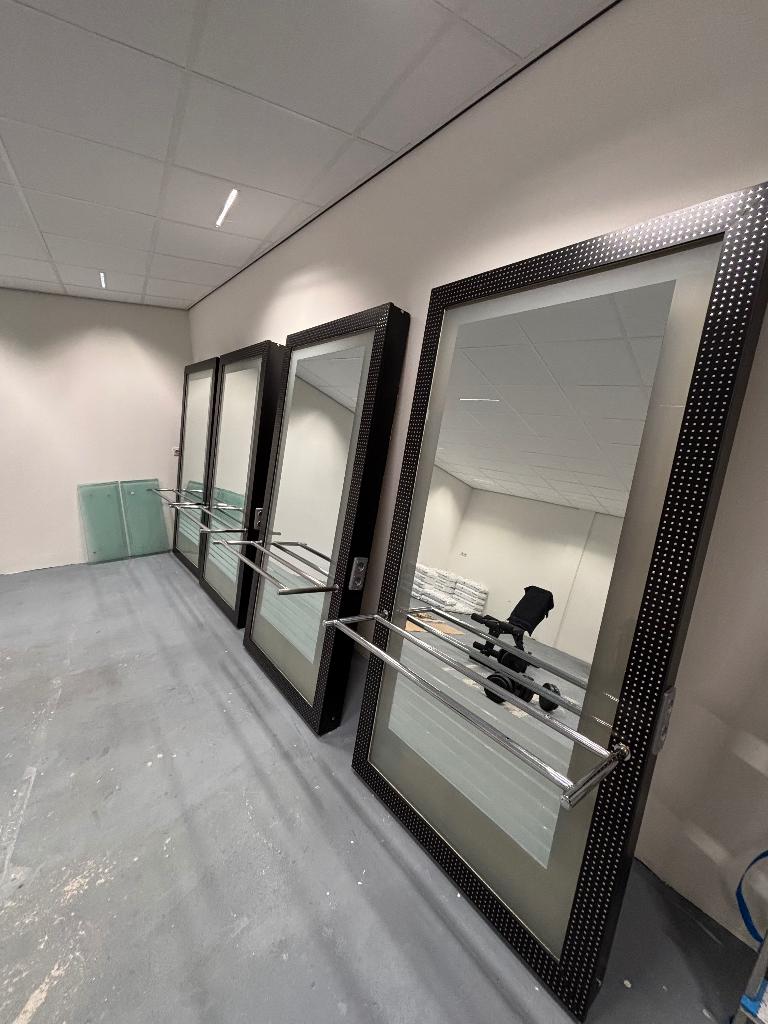 Salon spiegels en wasbak, Ophalen, Zo goed als nieuw