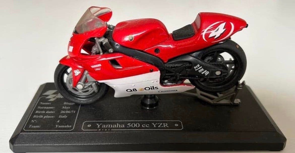 Minichamps Yamaha YZR500 Max Biaggi 1:18 MotoGP, Ophalen of Verzenden, Zo goed als nieuw, Motor