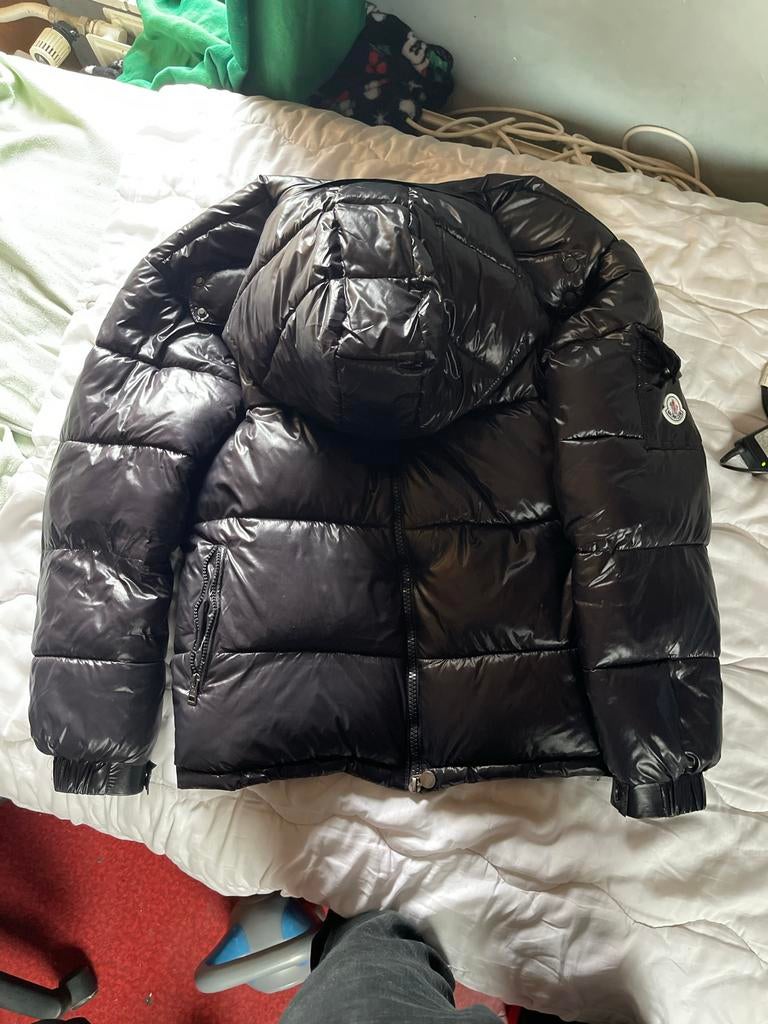 Moncler Maya Jas Zwart Maat L, Ophalen of Verzenden, Zo goed als nieuw, Maat 52/54 (L), Zwart