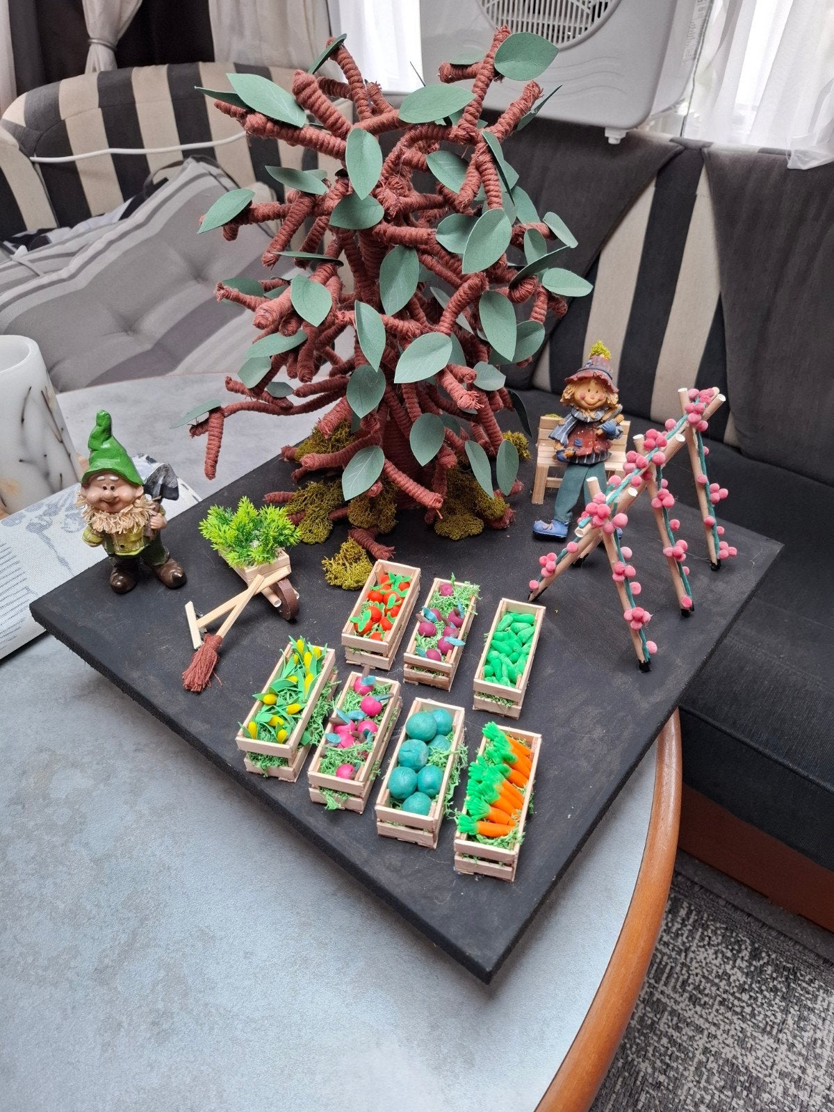 Leuk zelfgemaakt groenteplekje - Miniatuur Tuin, Ophalen, Handgemaakt, Meerkleurig, Zo goed als nieuw