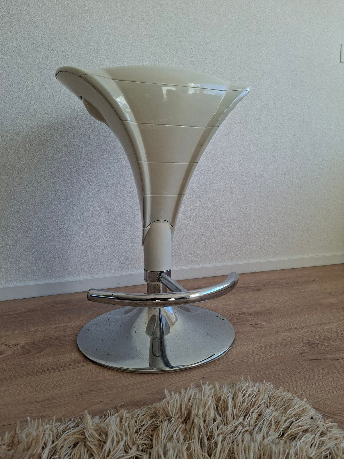 Vintage Bombo kruk - Verstelbaar en comfortabel, Huis en Inrichting, Barkrukken, Gebruikt, In hoogte verstelbaar, 60 tot 90 cm