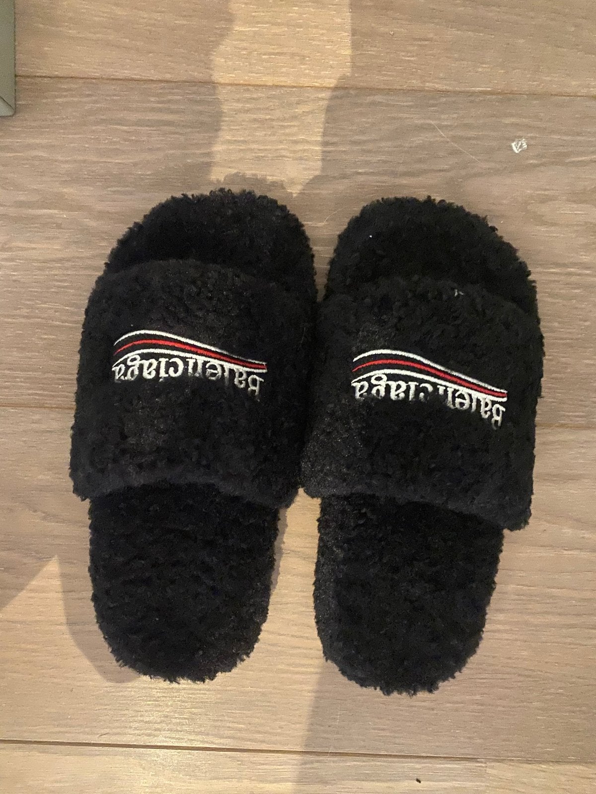 Balenciaga Furry Slides - Maat 40, Kleding | Dames, Schoenen, Ophalen of Verzenden, Zo goed als nieuw, Zwart, Slippers