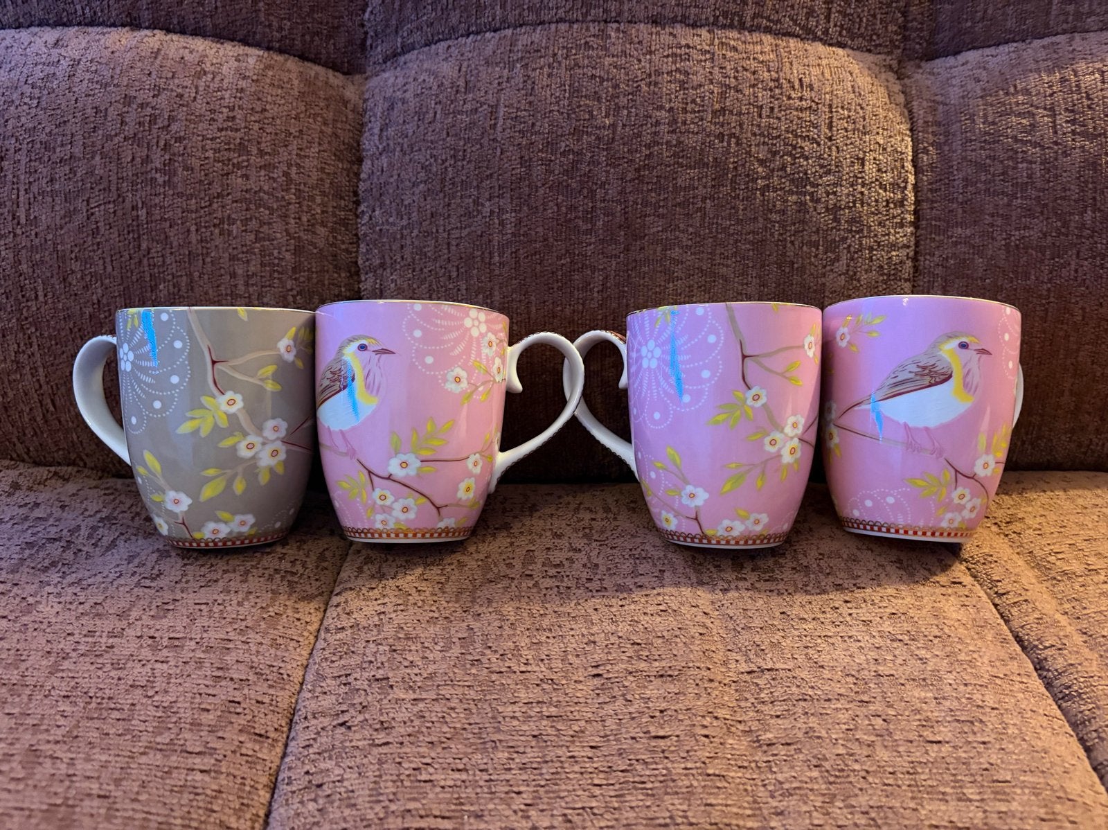 4x Pip Studio Early Birds roze/grijze mok groot - 350 ml, Pip Studio, Zo goed als nieuw, Modern, Porselein