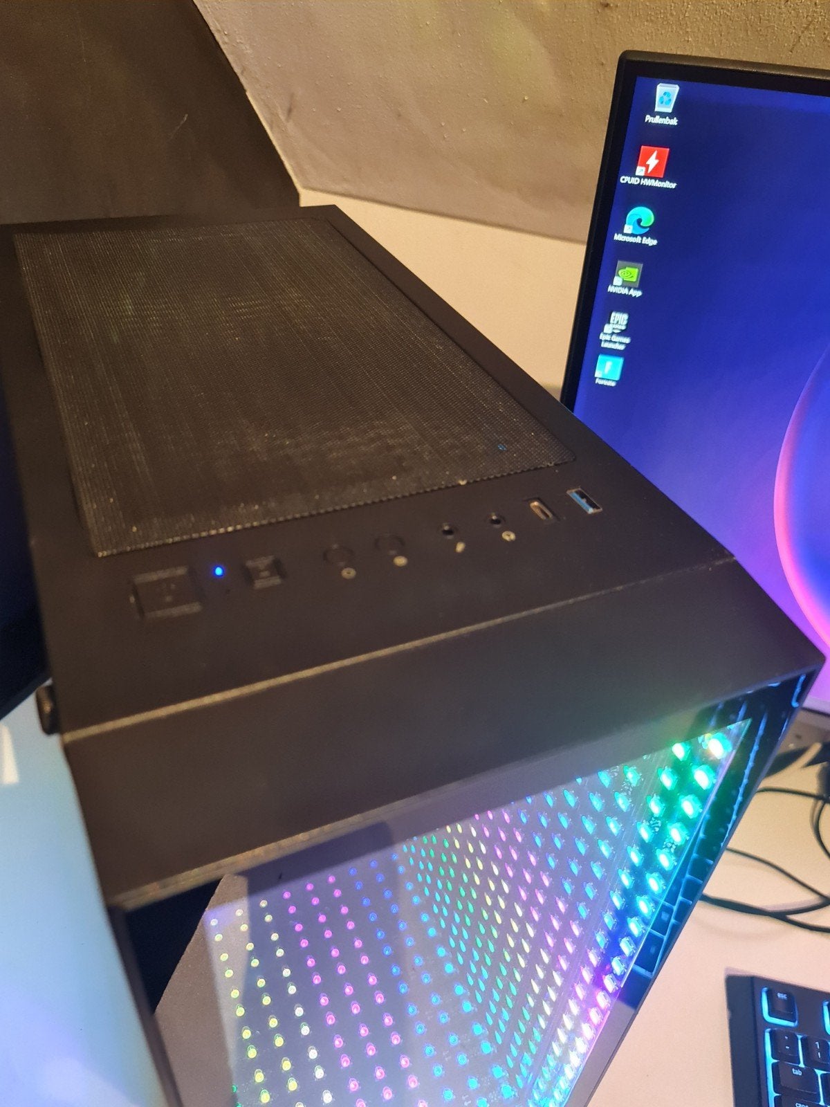 Foto 3 van Gaming PC RTX 5060 - i5 11600K - 32gb ram - 1tb m.2 wd black