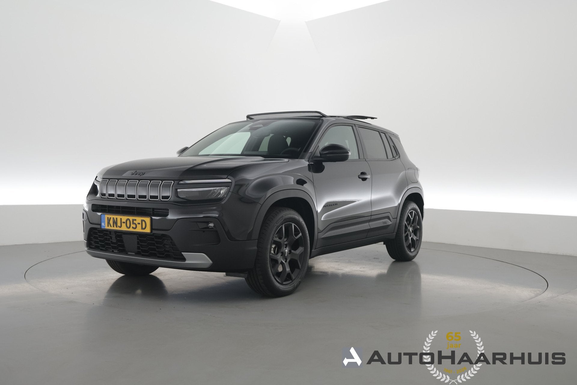 Jeep Avenger 1.2 e-Hybrid Black Edition | Rijklaar! | Pano |, Auto's, 12 maanden, 101 pk, Gebruikt, Euro 6