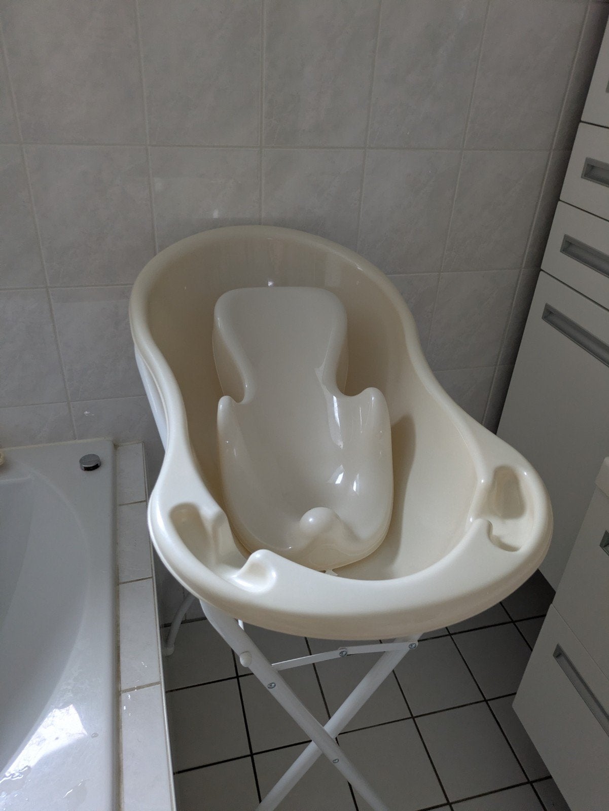 MamaLoes babybadje met afvoer en standaard, z.g.a.n., Ophalen of Verzenden