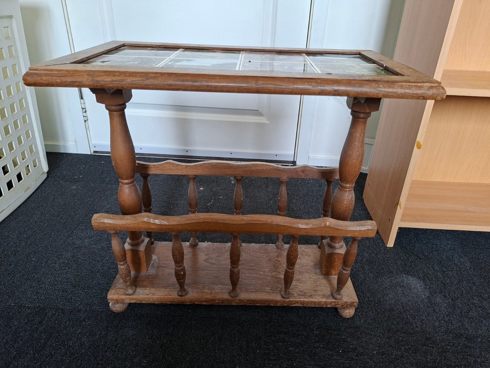 Mooie vintage bijzettafel van hout met tegels, Huis en Inrichting, Ophalen, Gebruikt, Hout