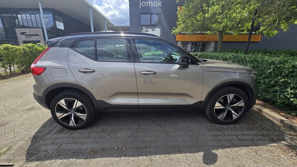 Volvo XC40 T4 Twin Engine 211pk Geartronic 2022 Grijs, 1800 kg, Zwart, 1712 kg, 129 pk