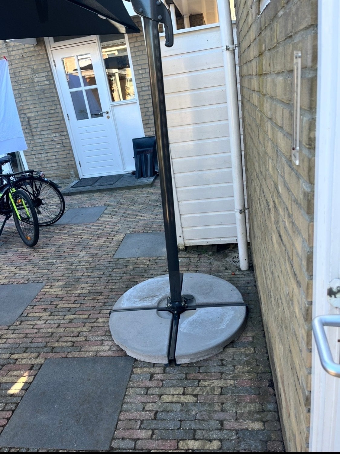 Nieuwe zwarte draai/kiep parasol met 4 tegels, Kantelbaar, Nieuw, Zweefparasol, 2 tot 3 meter