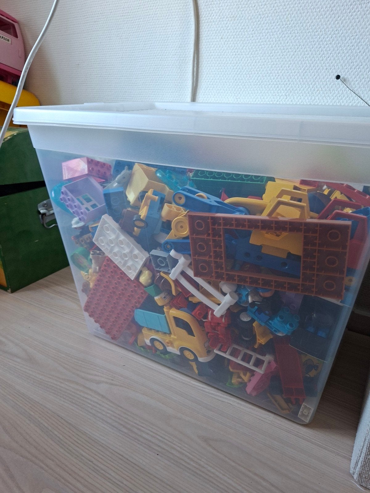 2 grote dozen met diverse Lego Duplo stenen en onderdelen, Ophalen, Gebruikt, Inclusief extra onderdelen, Duplo