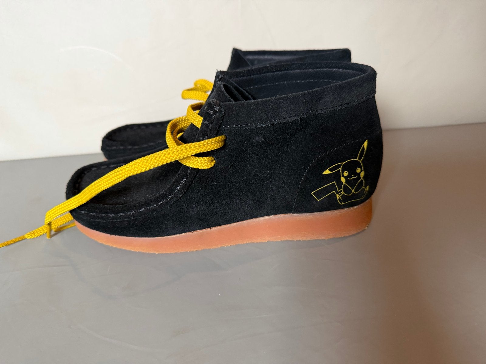 Clarks Originals x Pokémon Wallabee Schoenen - Maat 33, Jongen of Meisje, Schoenen, Nieuw, Ophalen of Verzenden