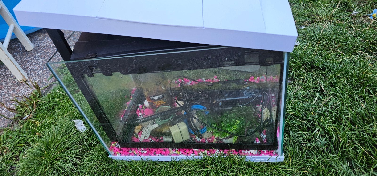 Aquarium met een waterfiltersysteem, Ophalen, Leeg aquarium