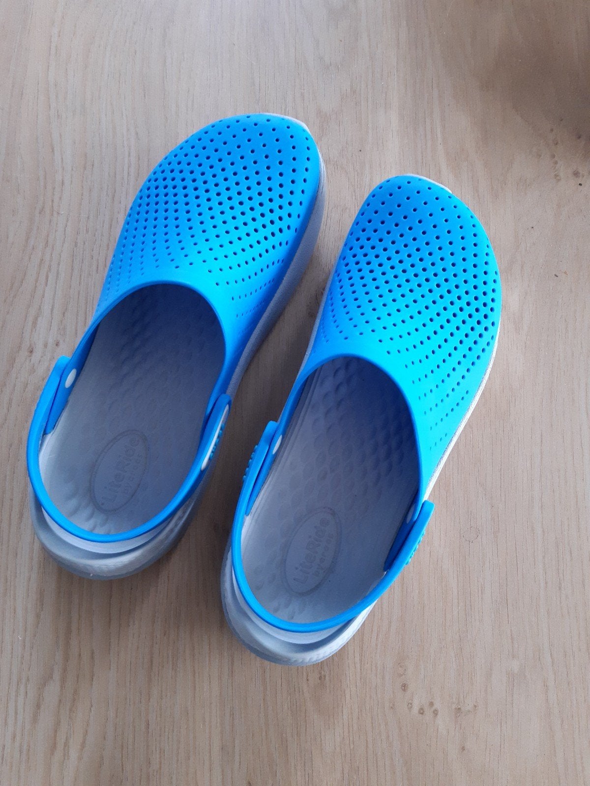 Crocs LiteRide Klompen Blauw - Maat 39/40, Kleding | Dames, Slippers, Blauw, Ophalen of Verzenden, Zo goed als nieuw