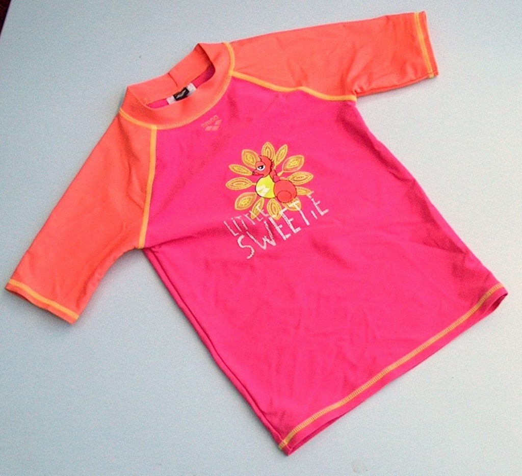 116 Arena UV zon- zwem shirtje met korte mouwtjes, Ophalen, Meisje, Sport- of Zwemkleding, Zo goed als nieuw