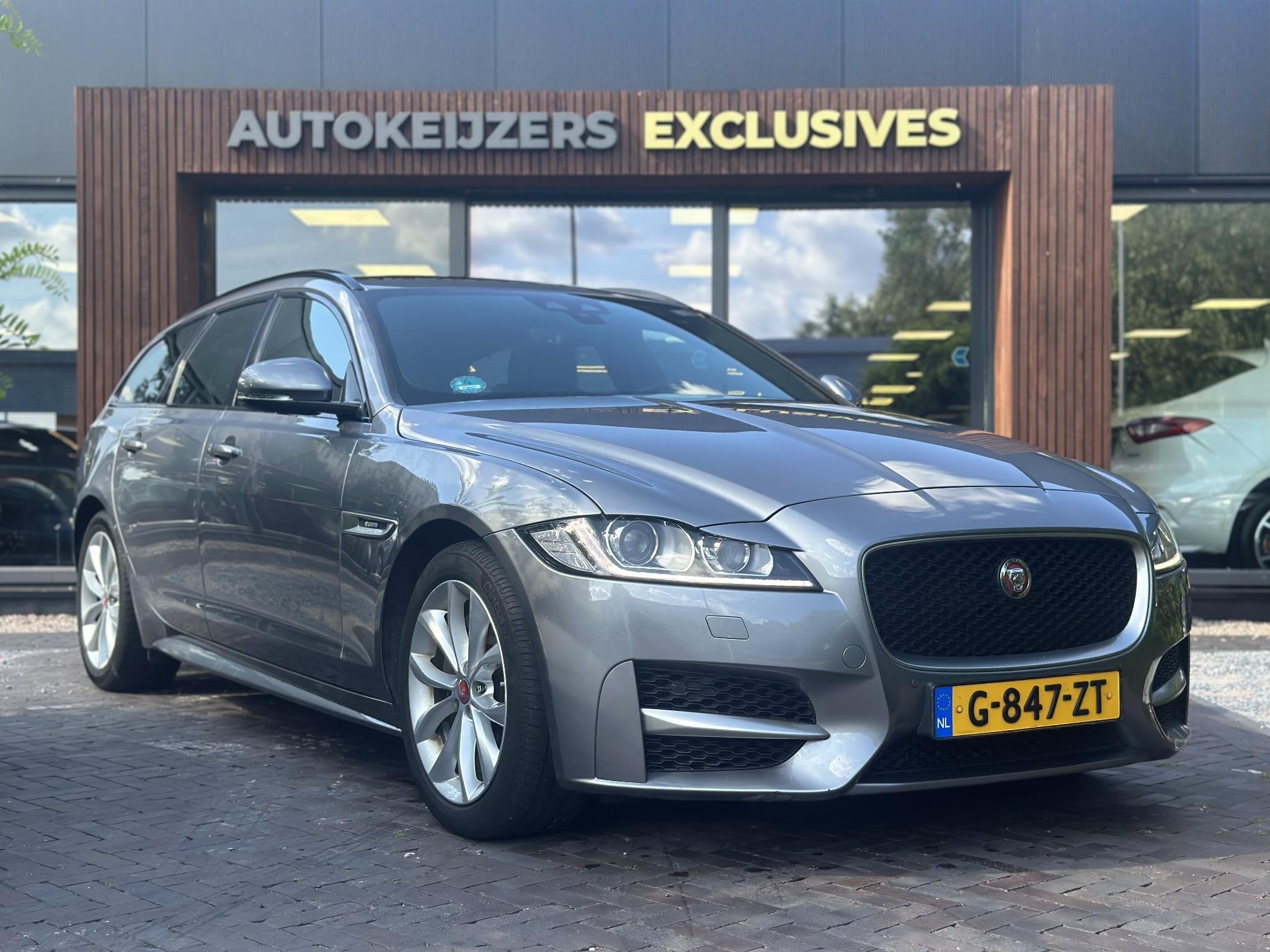 Jaguar XF Sportbrake 2.0d Chequered Flag R Sport Panoramadak, Auto's, Jaguar, Automaat, Achterwielaandrijving, Gebruikt, 4 cilinders