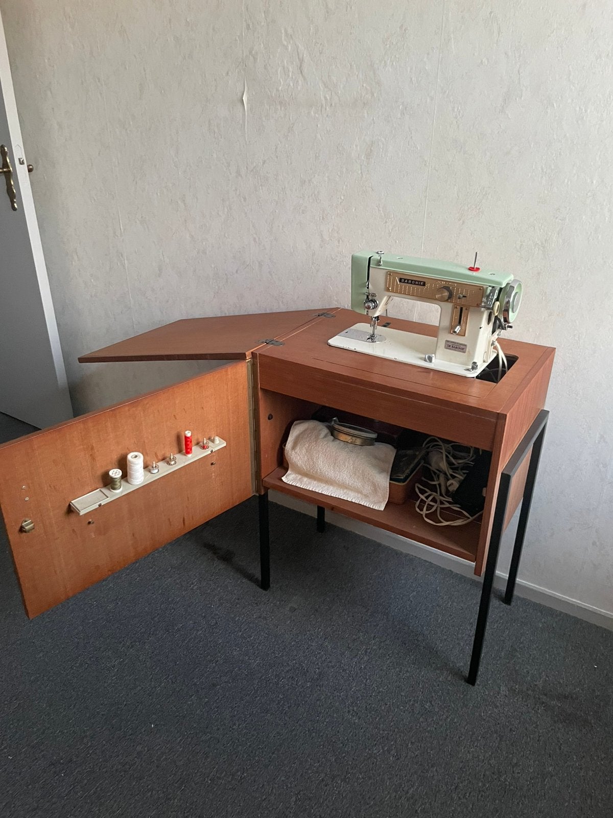 Vintage Baronie naaimachine incl meubel, Ophalen, Gebruikt, Naaimachine, Overige merken