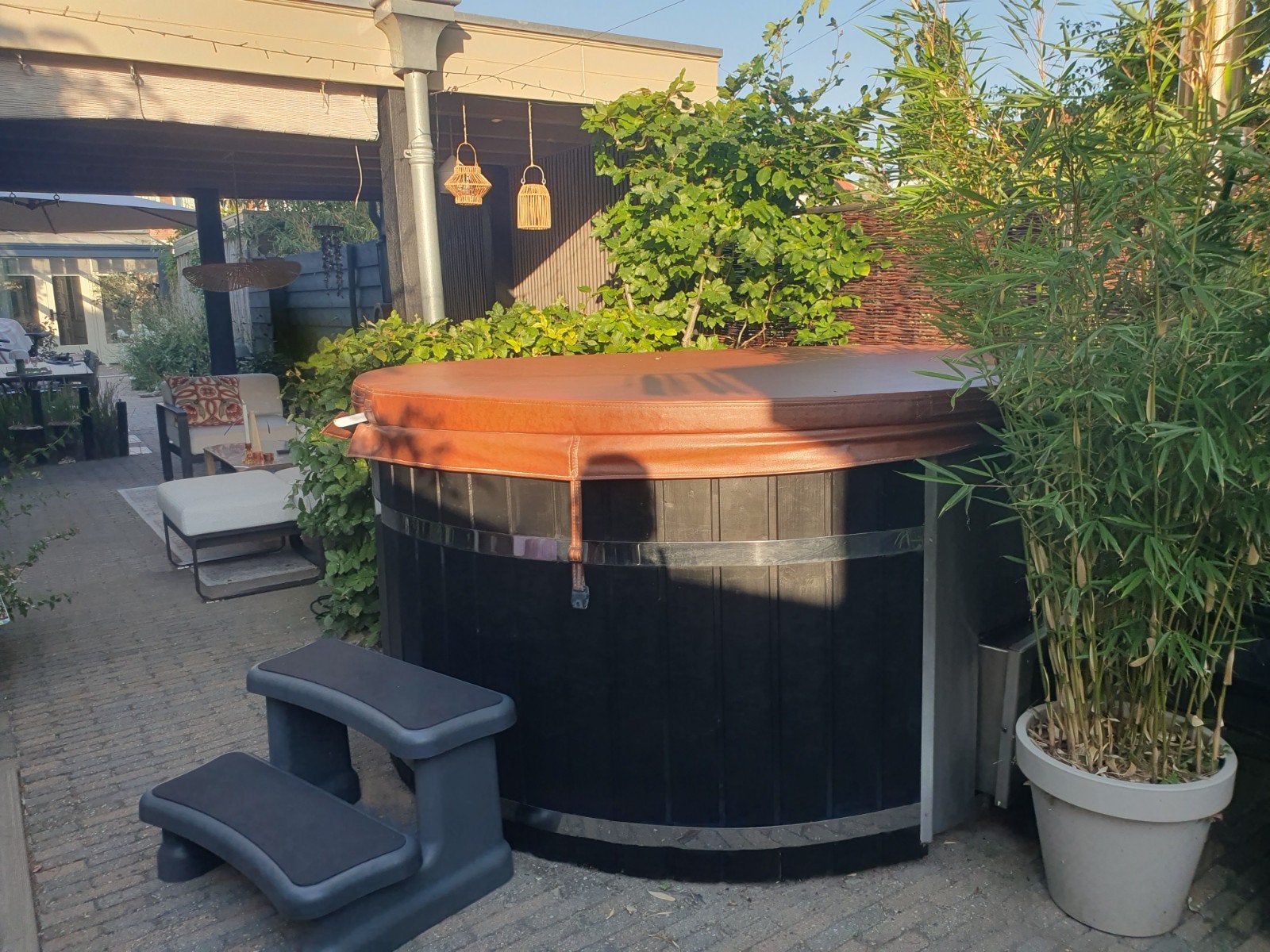 Hottub met geïntegreerde RVS houtkachel, in goede staat, Tuin en Terras, Bubbelbaden en Hottubs, Ophalen, Gebruikt, Trap, Vast
