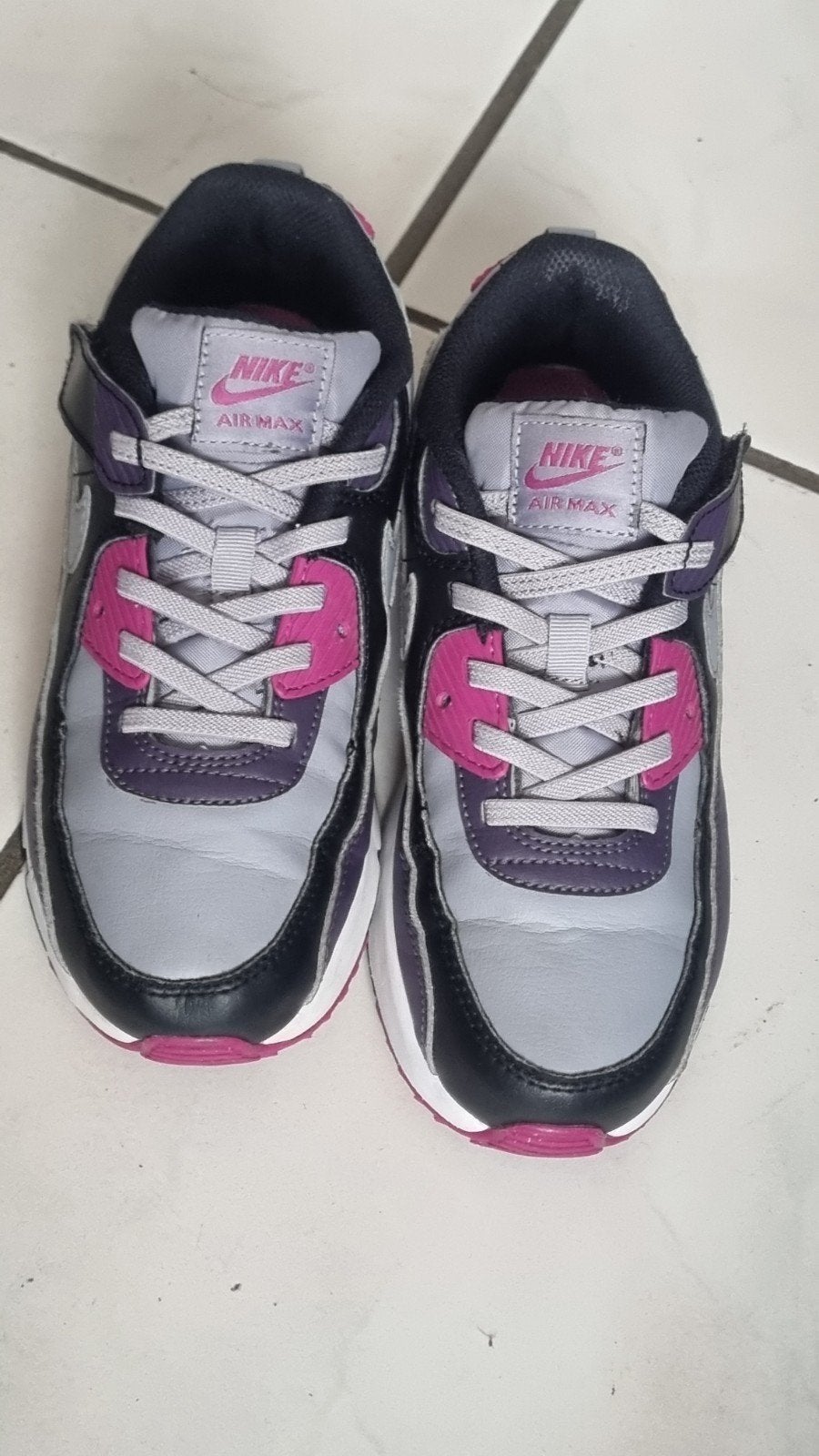 Nike Air Max 90 Maat 35, Kinderen en Baby's, Kinderkleding | Schoenen en Sokken, Meisje, Sportschoenen, Ophalen of Verzenden, Zo goed als nieuw